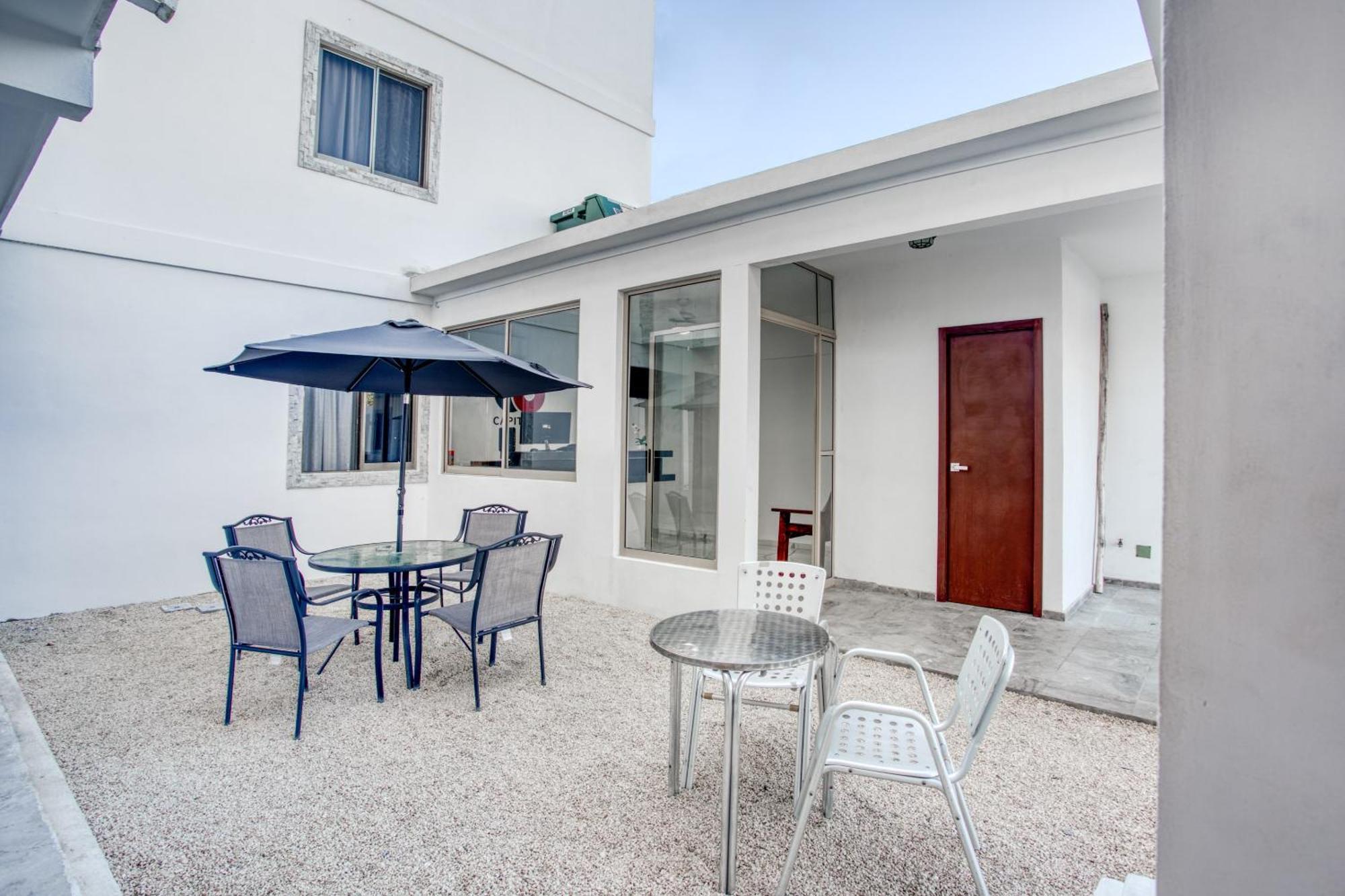 Capital O Hotel Yukon Playa del Carmen Exterior foto
